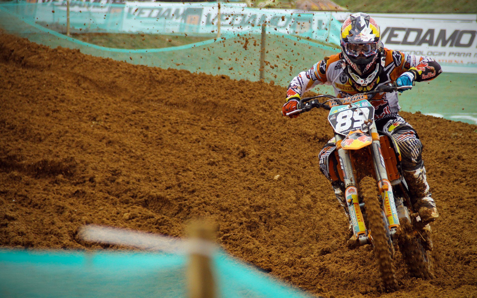 莱万多夫斯基回归赛场，爆冷首场状态亮眼，RNG观众沸腾！